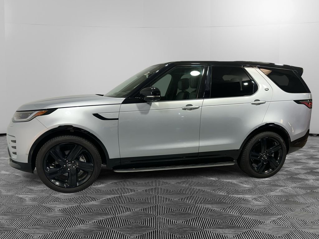 Used 2024 Land Rover Discovery Dynamic SE image 2