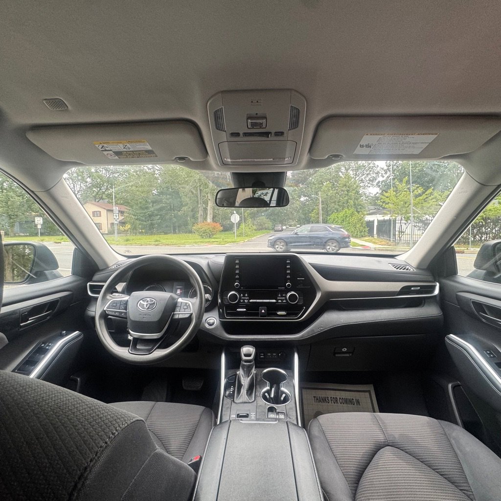 Used 2022 Toyota Highlander L image 17