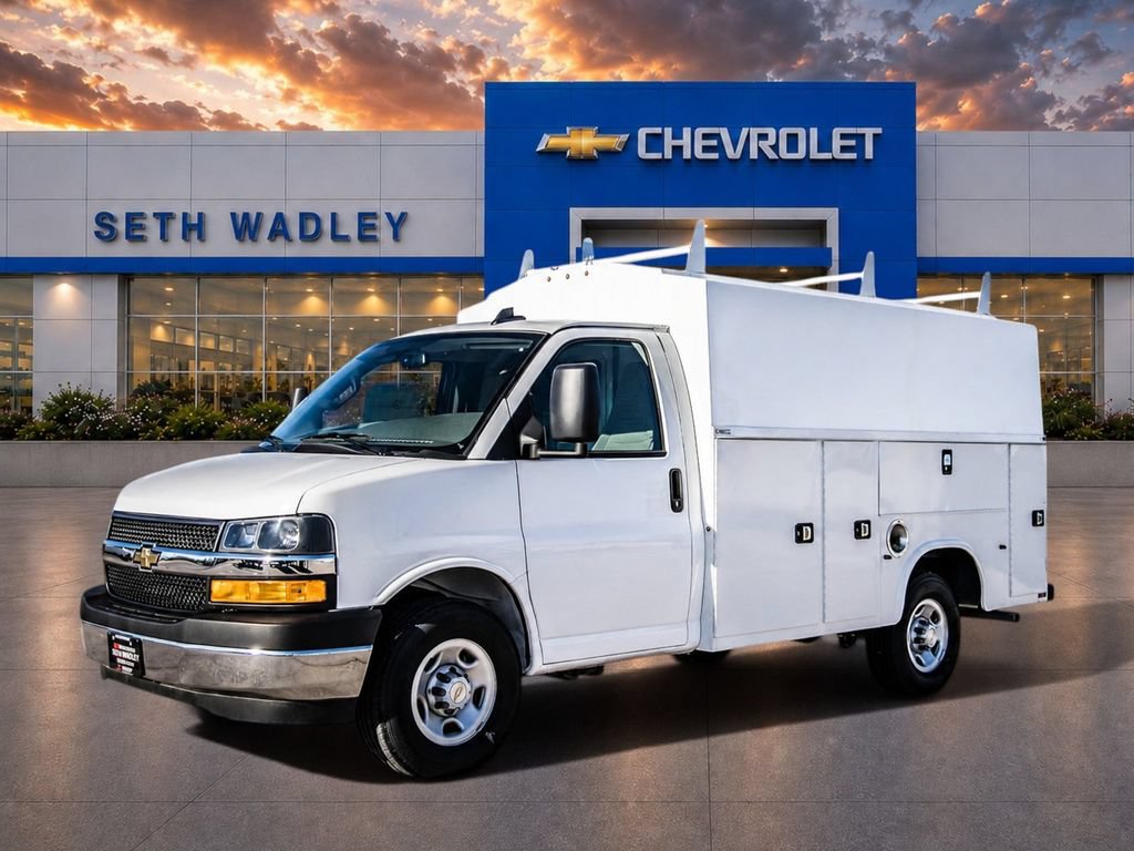 Used 2024 Chevrolet Express 3500 w/ Power Convenience Package RWD image 2