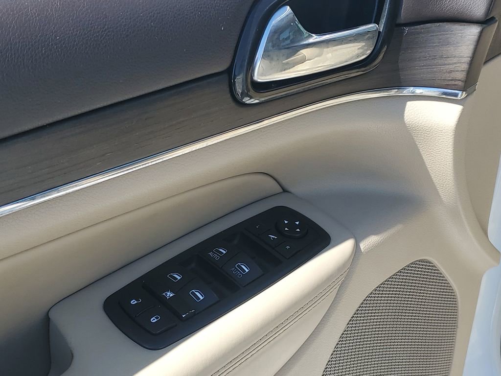 Used 2020 Jeep Grand Cherokee Overland AWD/4WD image 24