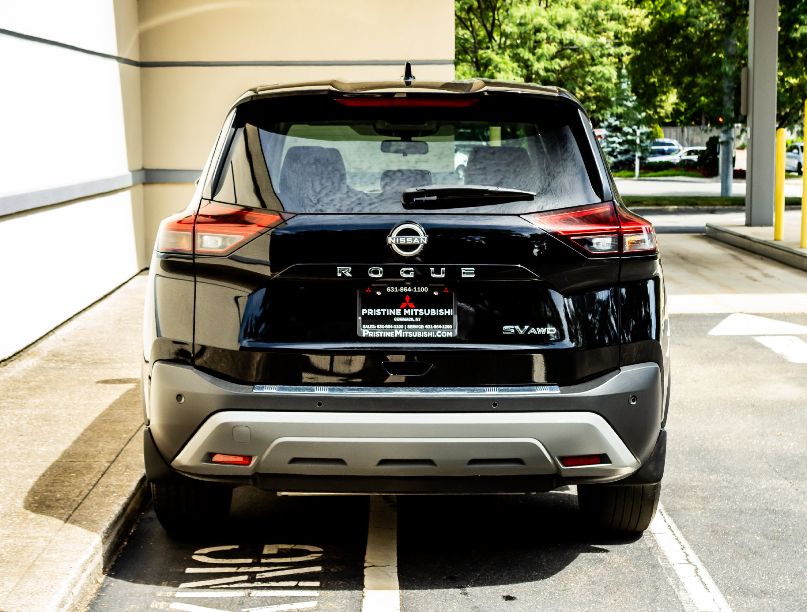 Used 2023 Nissan Rogue SV AWD/4WD image 6
