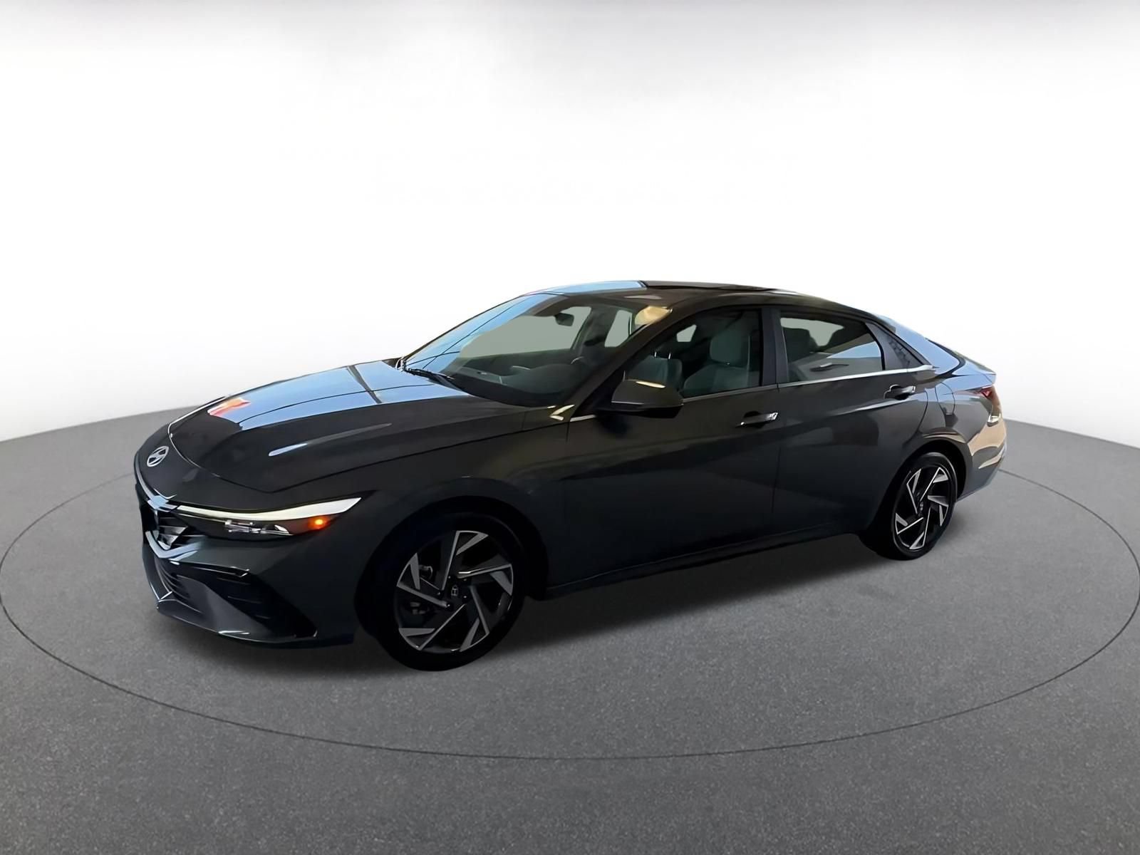 Used 2025 Hyundai Elantra Limited FWD image 6