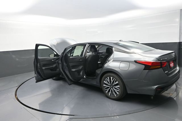 Used 2024 Nissan Altima 2.5 SV image 3