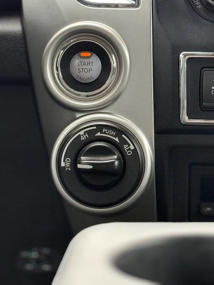 Used 2018 Nissan Titan SV image 8
