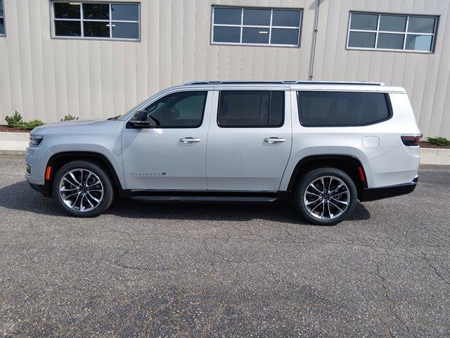 Certified 2024 Jeep Wagoneer L Series II w/ Premium Group I AWD/4WD image 6