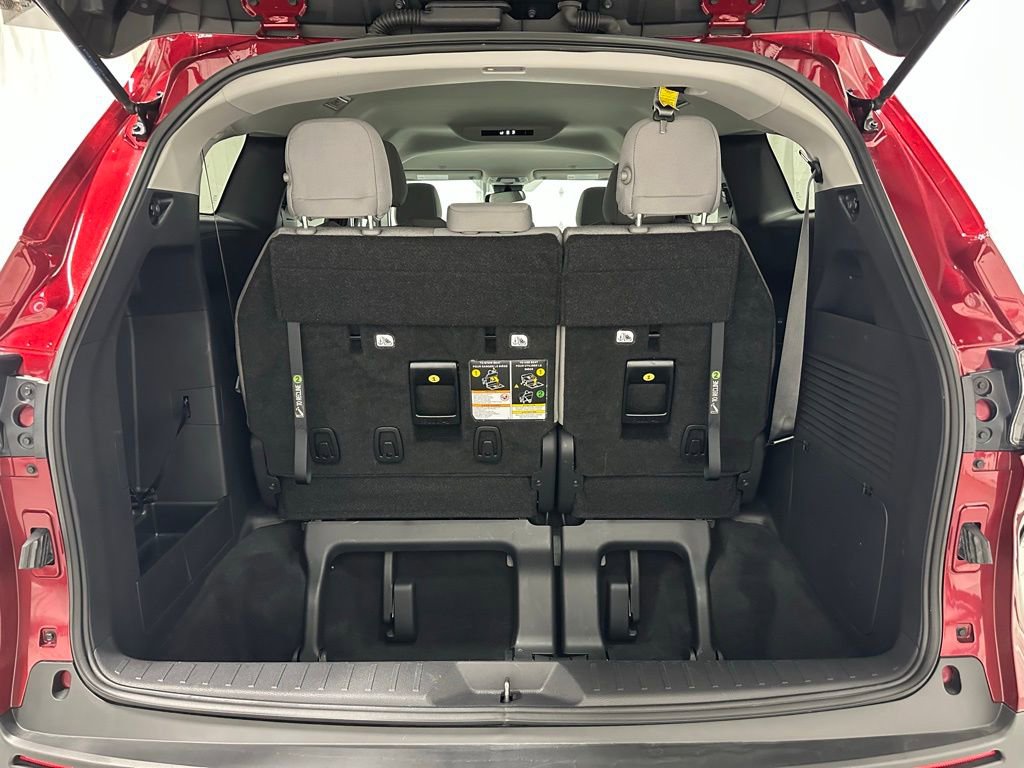 Used 2025 Toyota Sienna LE image 50