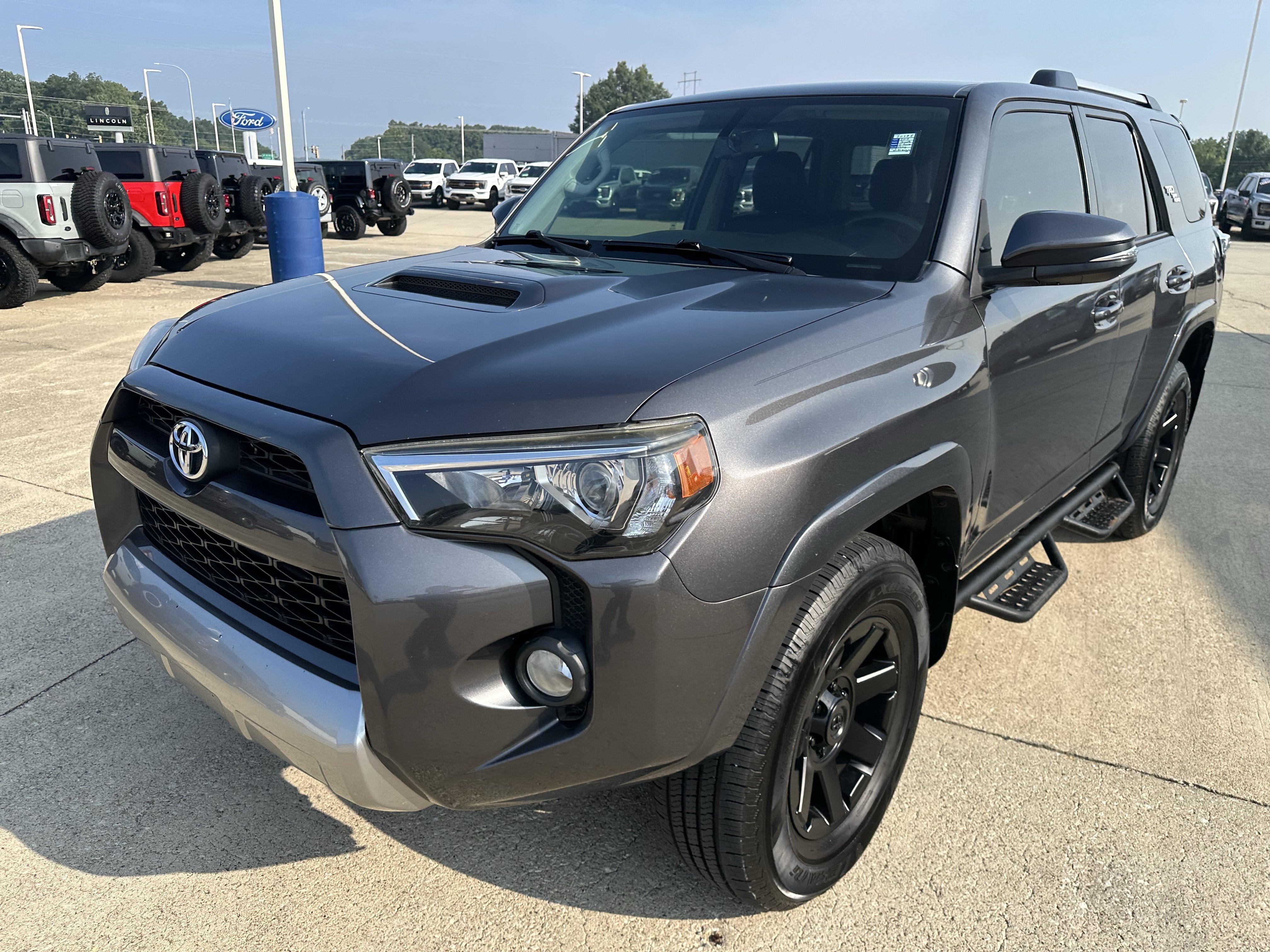 Used 2017 Toyota 4Runner TRD Off-Road Premium AWD/4WD image 12