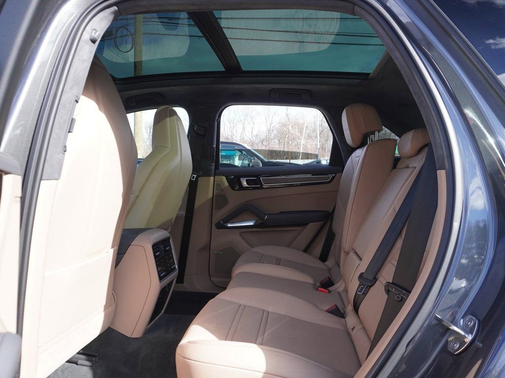 Used 2020 Porsche Cayenne Turbo image 42