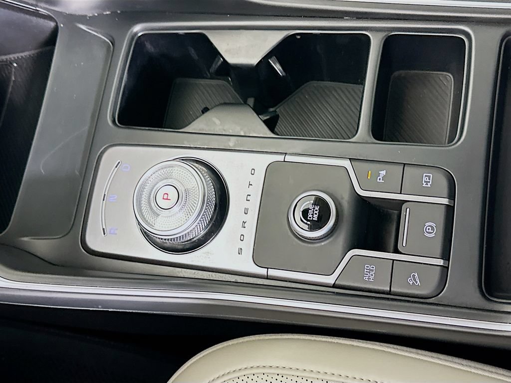 Used 2025 Kia Sorento EX w/ EX Panoramic Sunroof Package FWD image 17