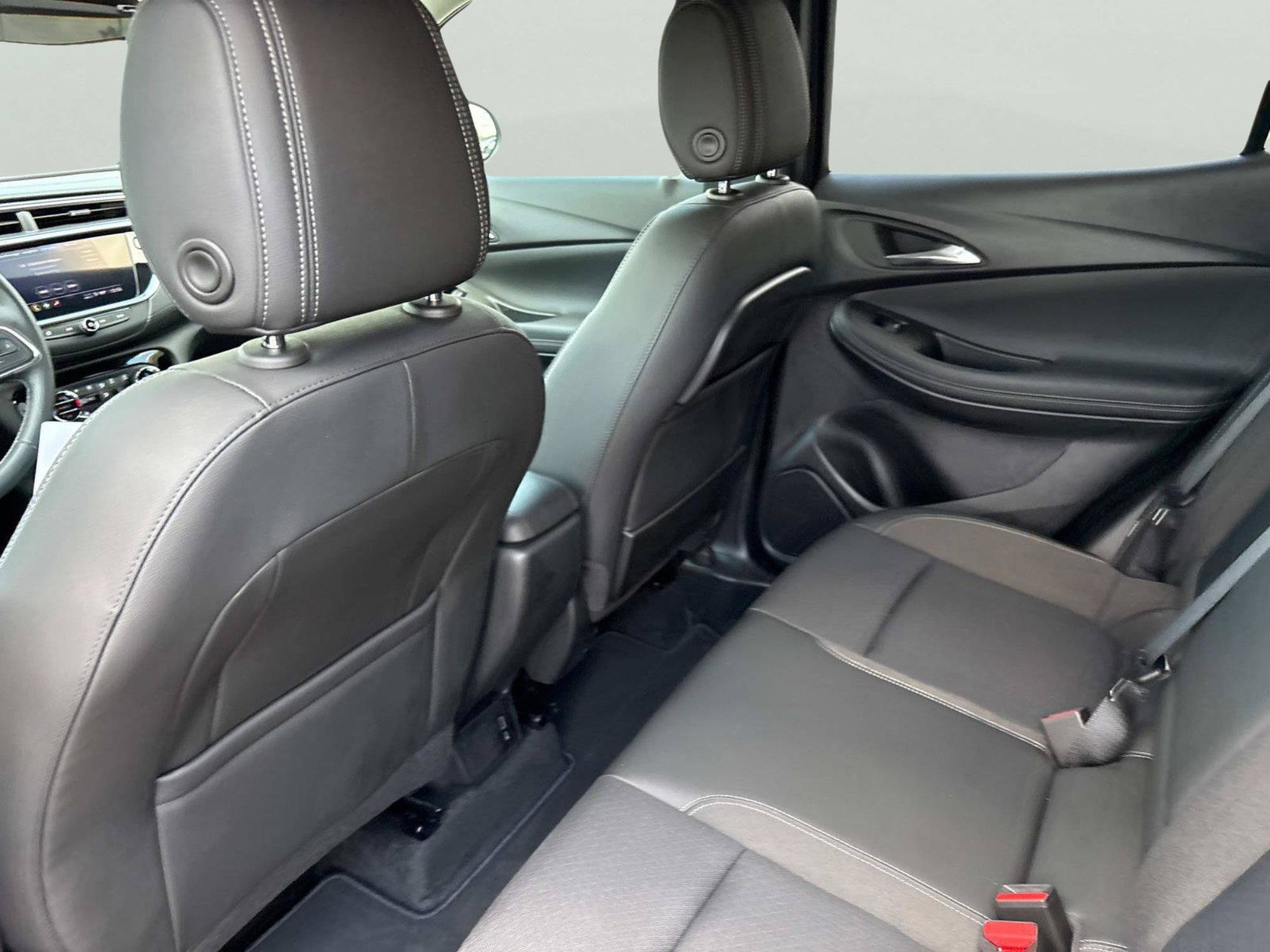 Used 2023 Buick Encore GX Select w/ Sport Touring Package image 21