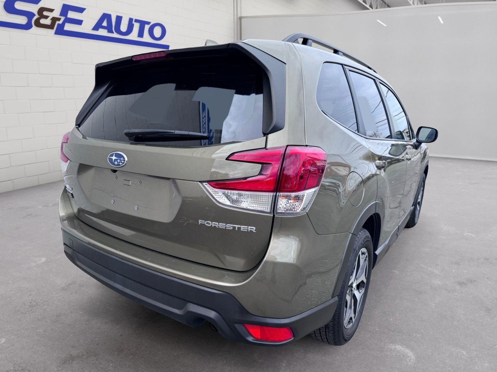 Used 2023 Subaru Forester Premium AWD/4WD image 7