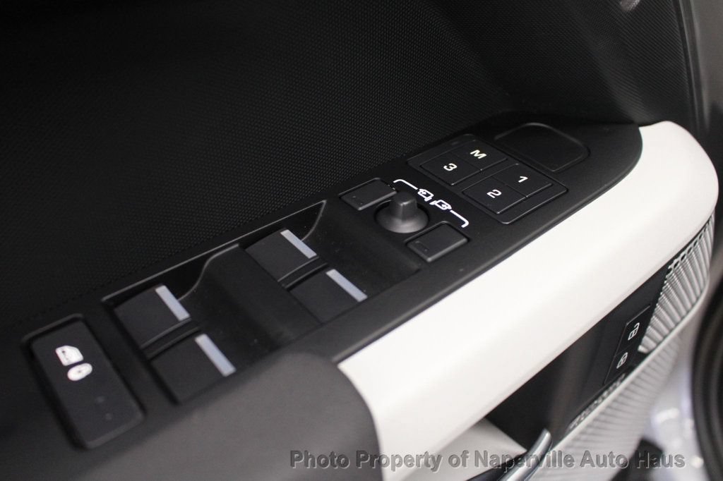 Used 2023 Land Rover Defender 130 SE AWD/4WD image 10