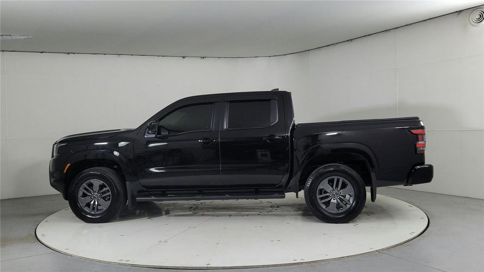 Certified 2025 Nissan Frontier SV image 4