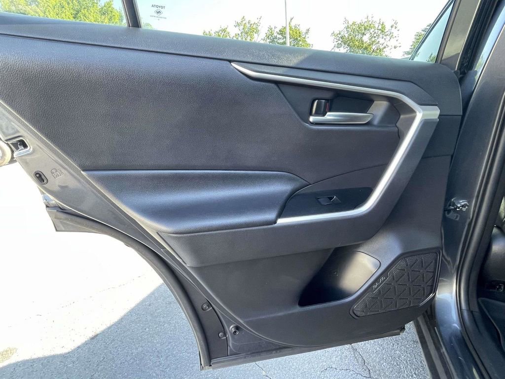 Used 2021 Toyota RAV4 XLE FWD image 16