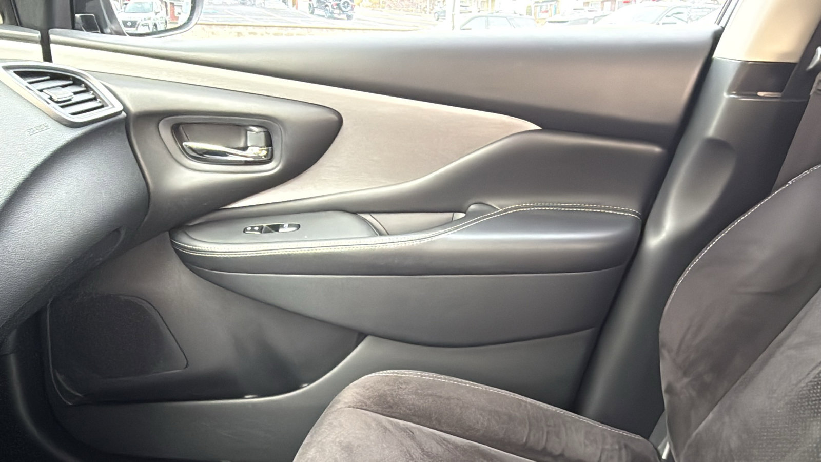 Used 2019 Nissan Murano S AWD/4WD image 18
