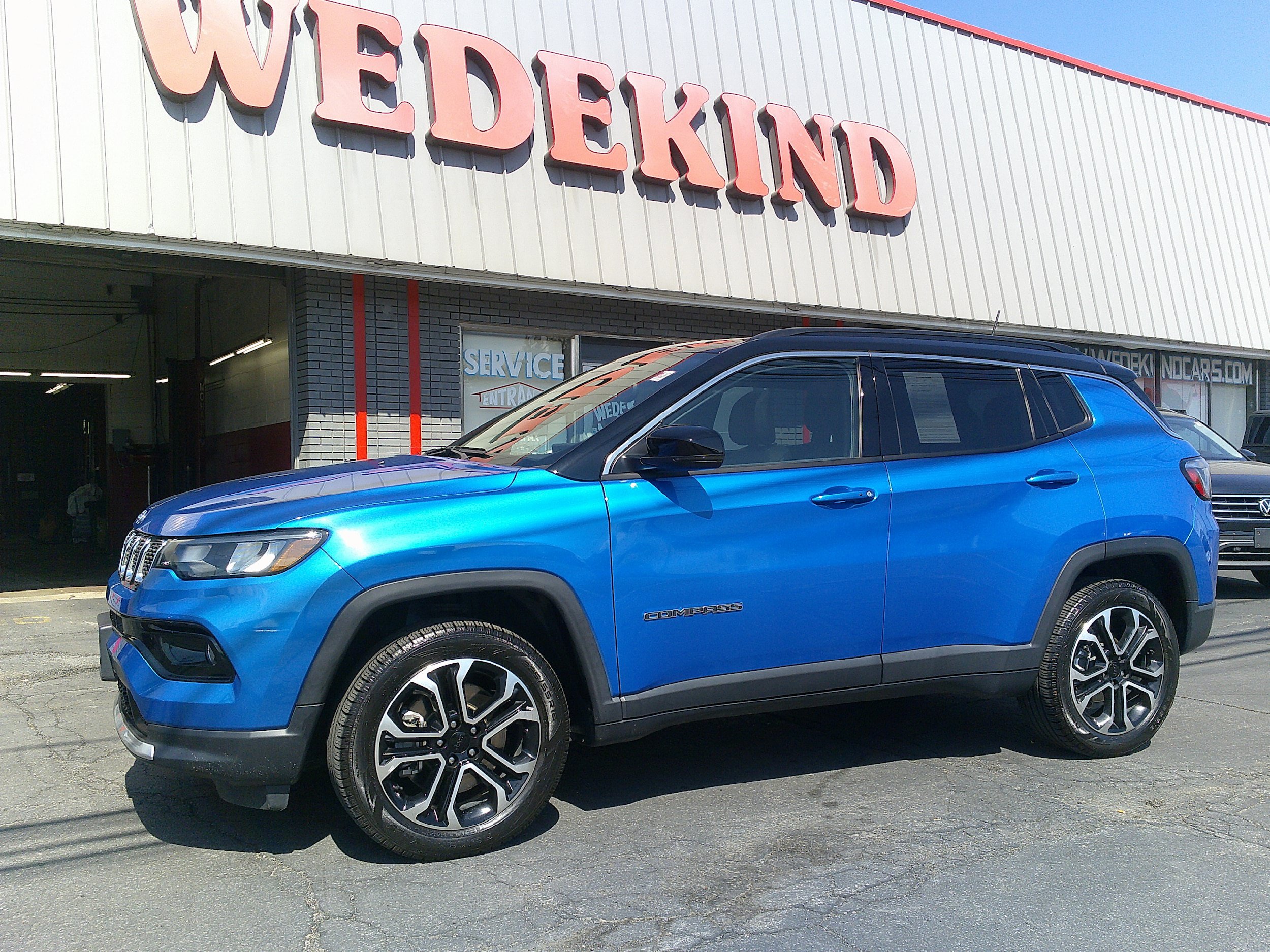 Used 2023 Jeep Compass Limited w/ Sun and Sound Group AWD/4WD image 2