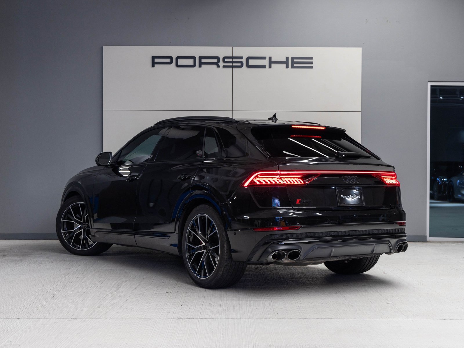 Used 2022 Audi SQ8 Prestige w/ Prestige Package image 3