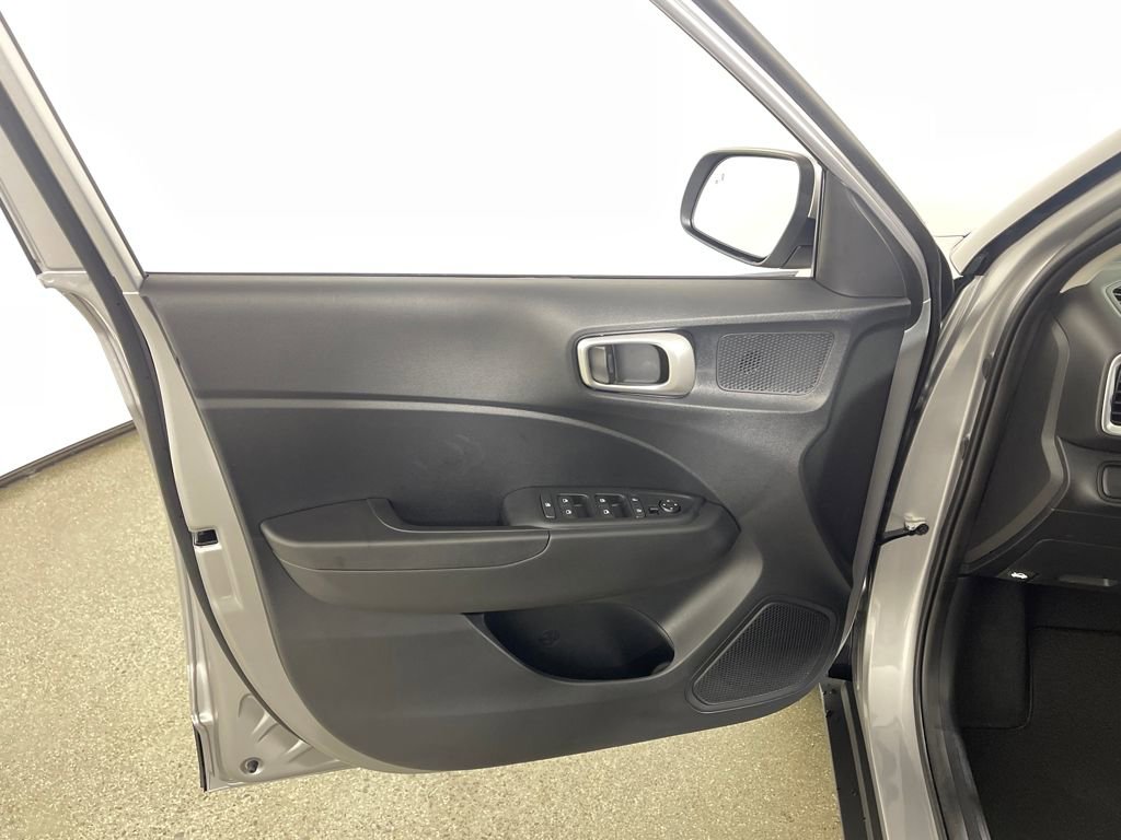 New 2026 Hyundai Venue SEL FWD image 19