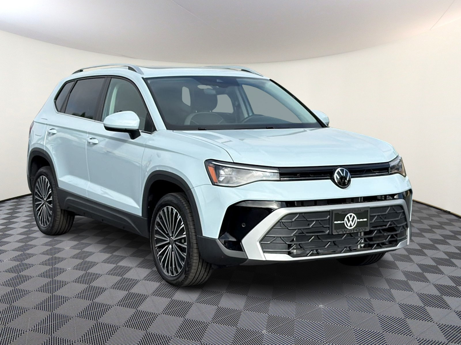 New 2027 Volkswagen Taos SE FWD image 1