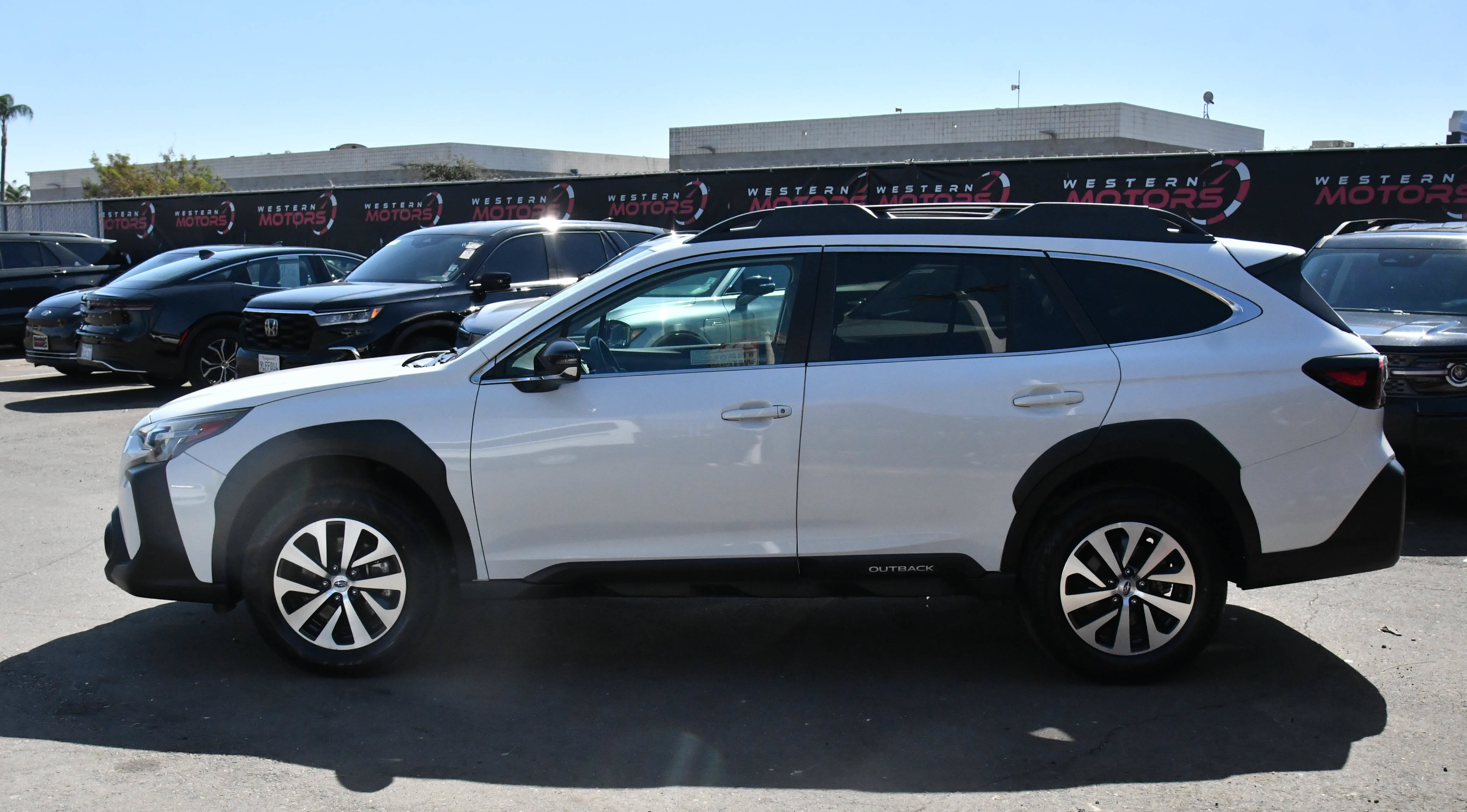 Used 2023 Subaru Outback Premium AWD/4WD image 4