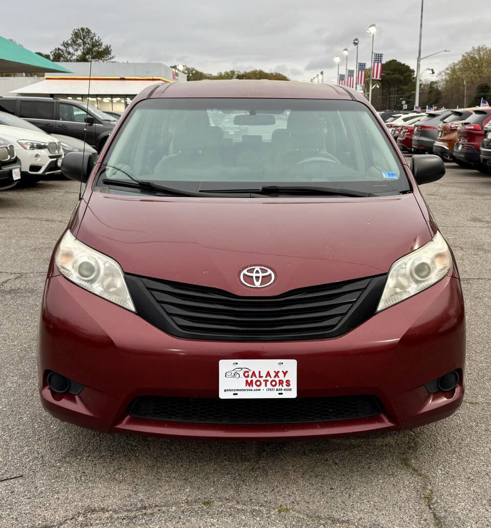 Used 2014 Toyota Sienna L image 2