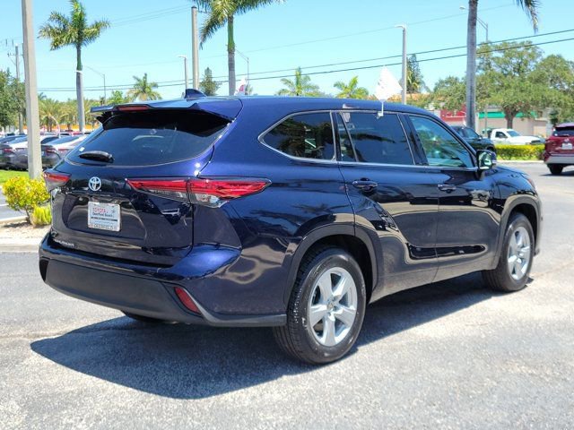 Used 2021 Toyota Highlander L FWD image 4