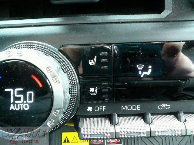 Used 2024 Toyota Tacoma Limited w/ Limited Package (LT) image 21