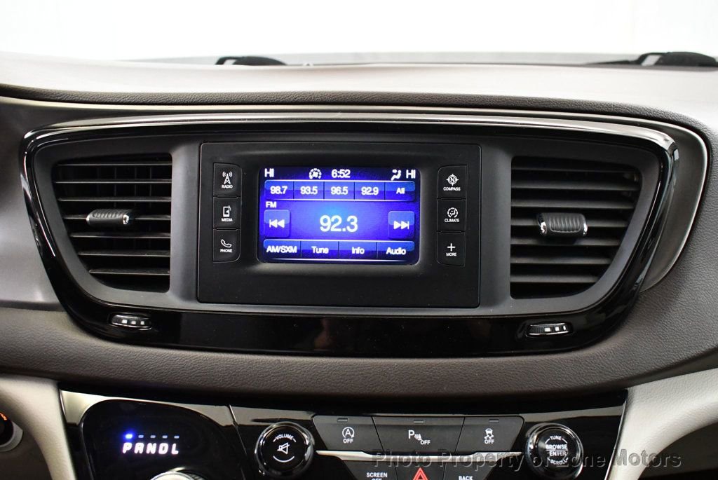 Used 2017 Chrysler Pacifica Touring-L image 24