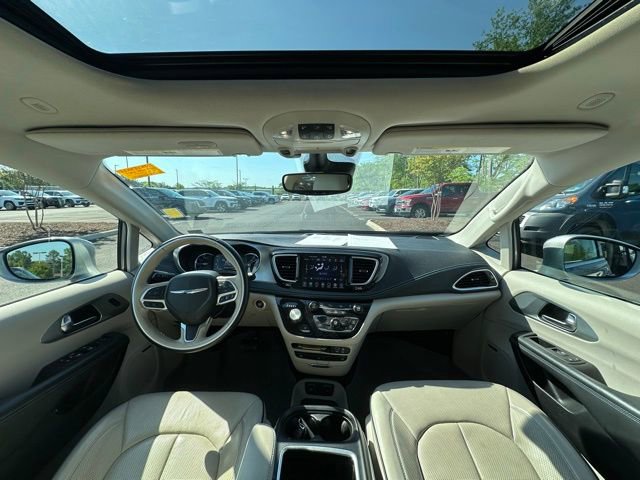 Used 2020 Chrysler Pacifica Limited w/ Advanced Safetytec Group FWD image 2
