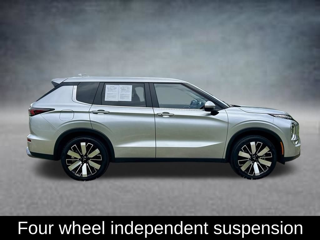 Used 2025 Mitsubishi Outlander SE AWD/4WD image 4