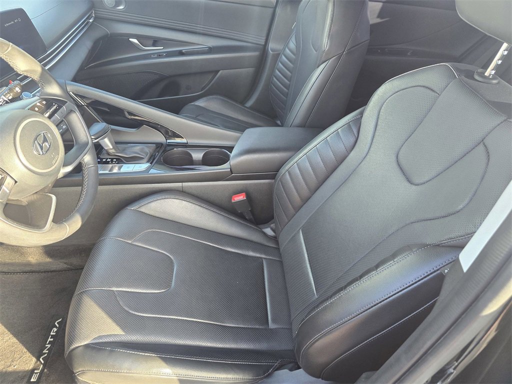 Used 2023 Hyundai Elantra Limited w/ Cargo Package image 19