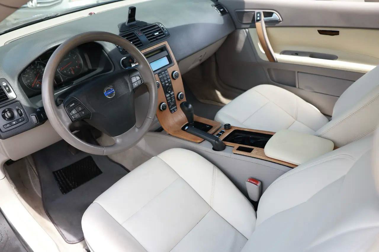 Used 2008 Volvo C70 T5 FWD image 4