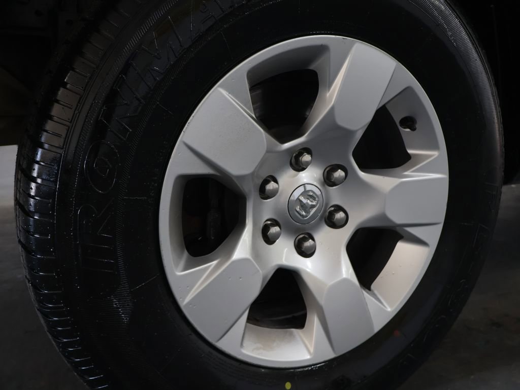Used 2019 RAM 1500 Big Horn RWD image 33