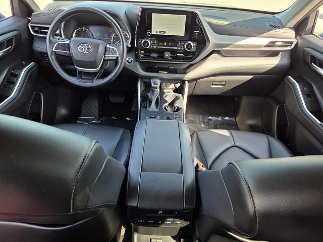 Used 2023 Toyota Highlander XLE FWD image 14