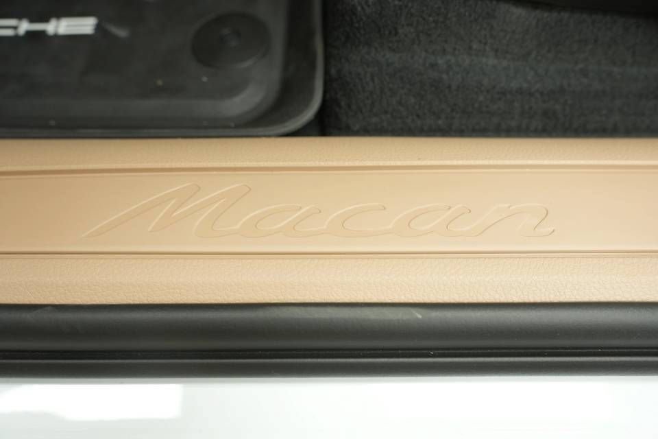 New 2026 Porsche Macan AWD/4WD image 32
