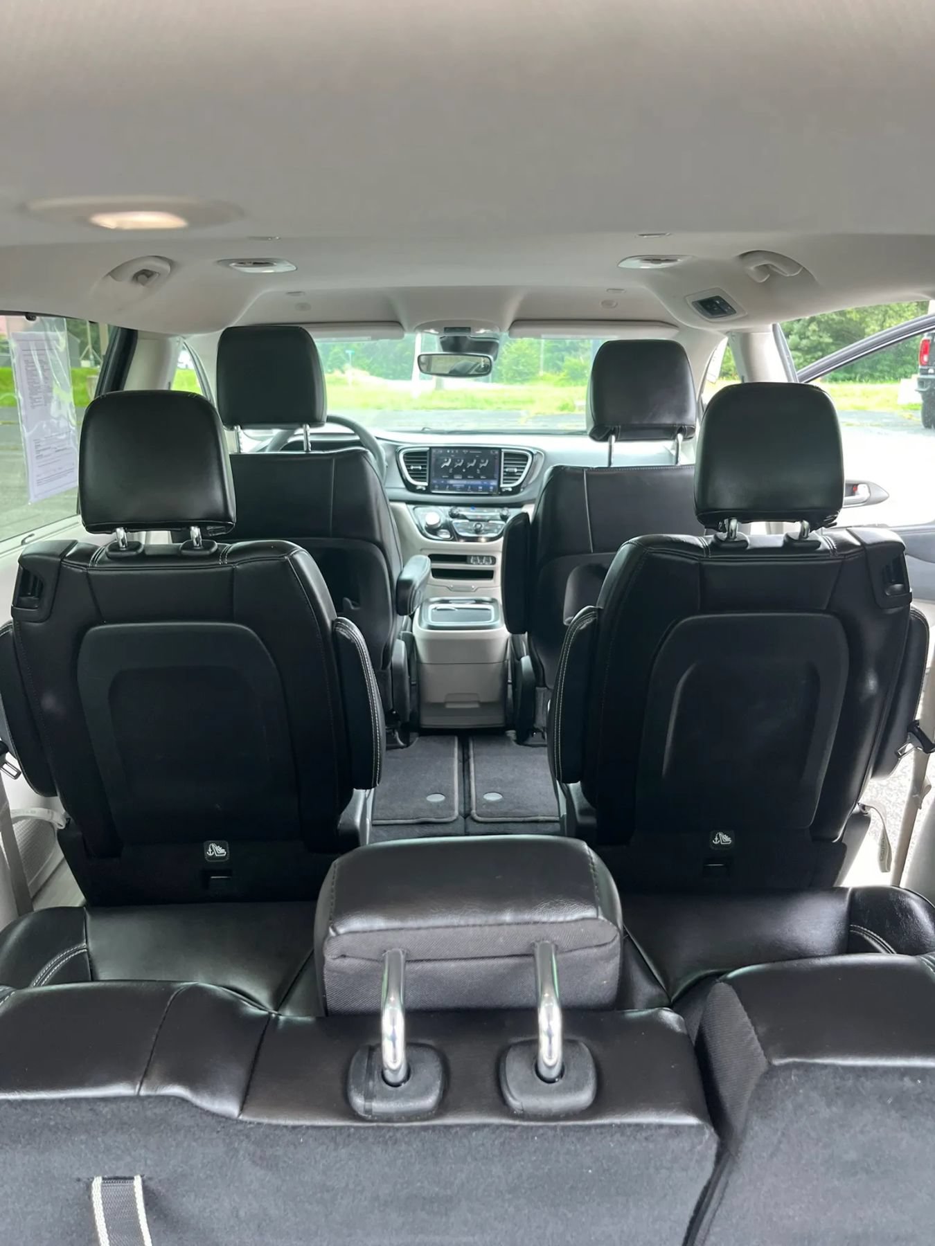 Used 2023 Chrysler Pacifica Touring-L FWD image 25