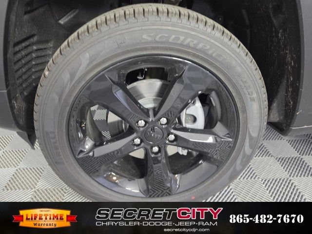 New 2026 Jeep Grand Cherokee Limited w/ Limited Altitude Package AWD/4WD image 9