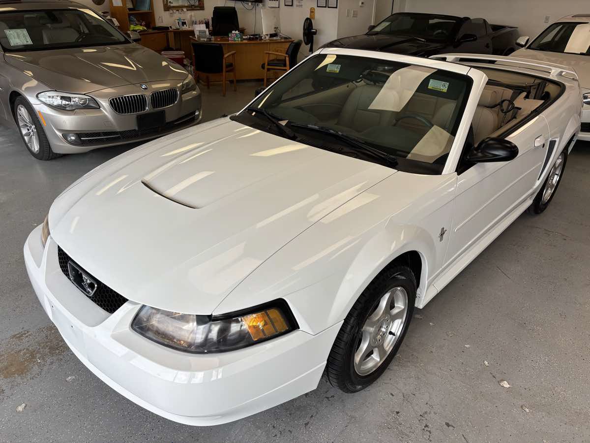 Used 2003 Ford Mustang Convertible RWD image 16