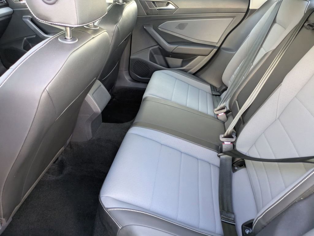 Used 2025 Volkswagen Jetta SE image 26