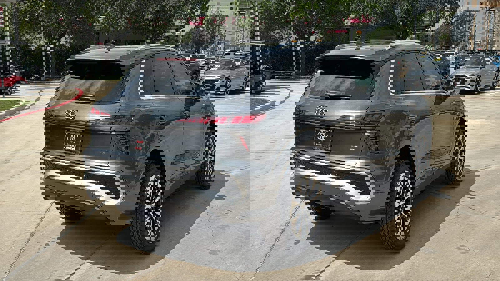 New 2026 Audi Q3 quattro 2.0T AWD/4WD image 7