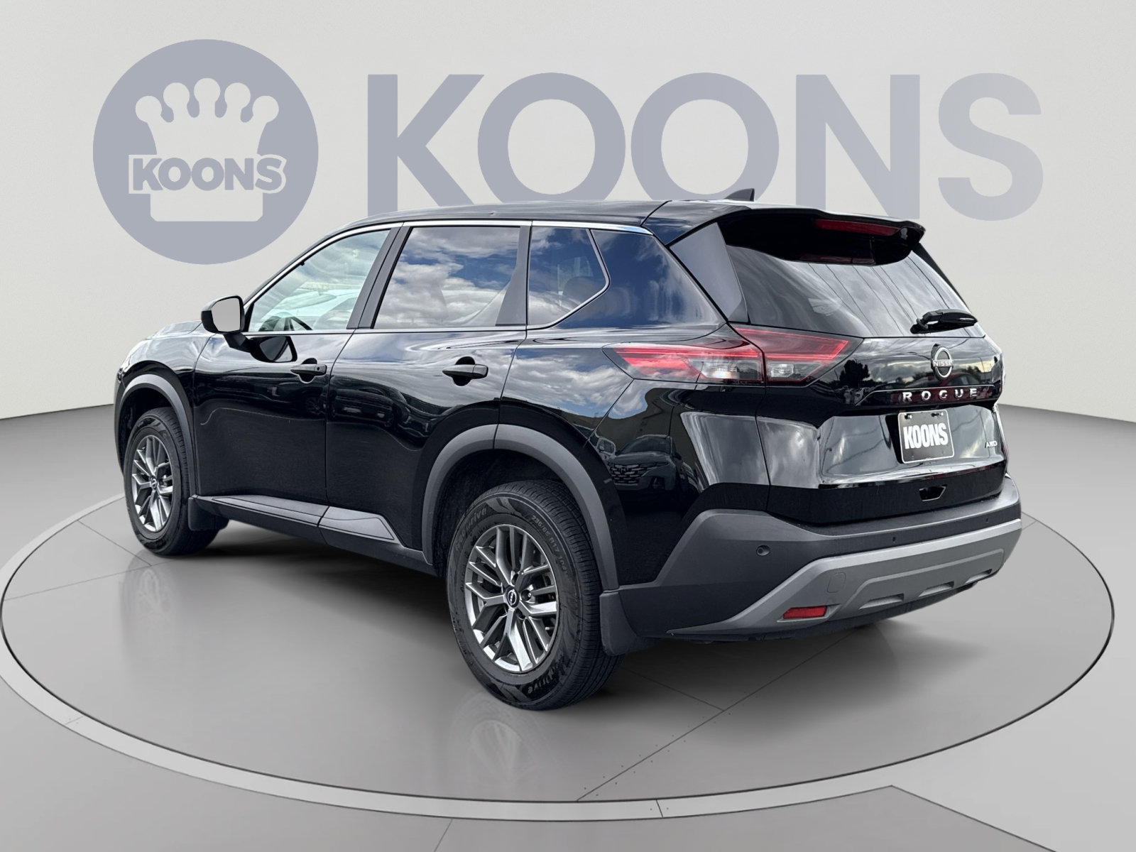Used 2023 Nissan Rogue S AWD/4WD image 4