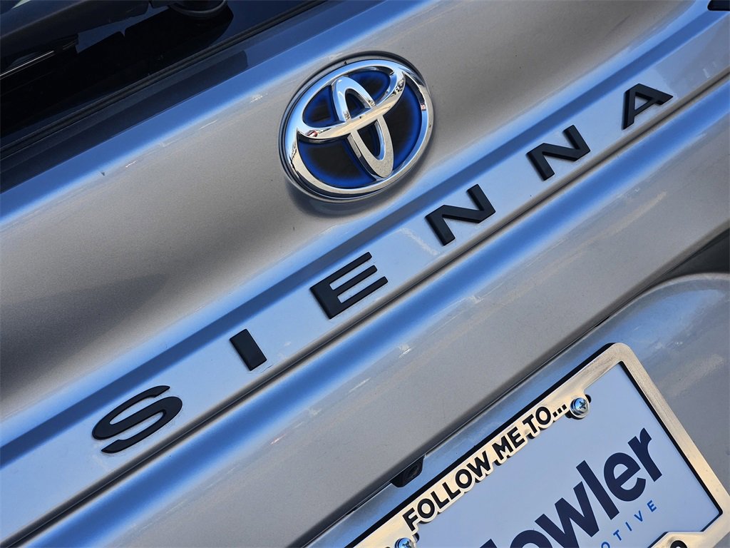Used 2024 Toyota Sienna LE image 9