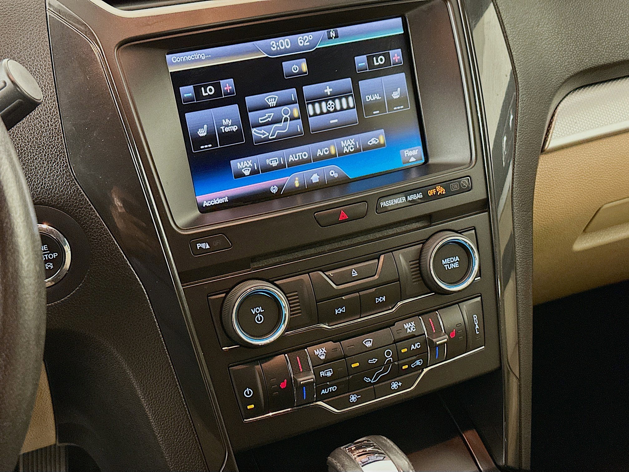 Used 2016 Ford Explorer XLT w/ Equipment Group 202A FWD image 23