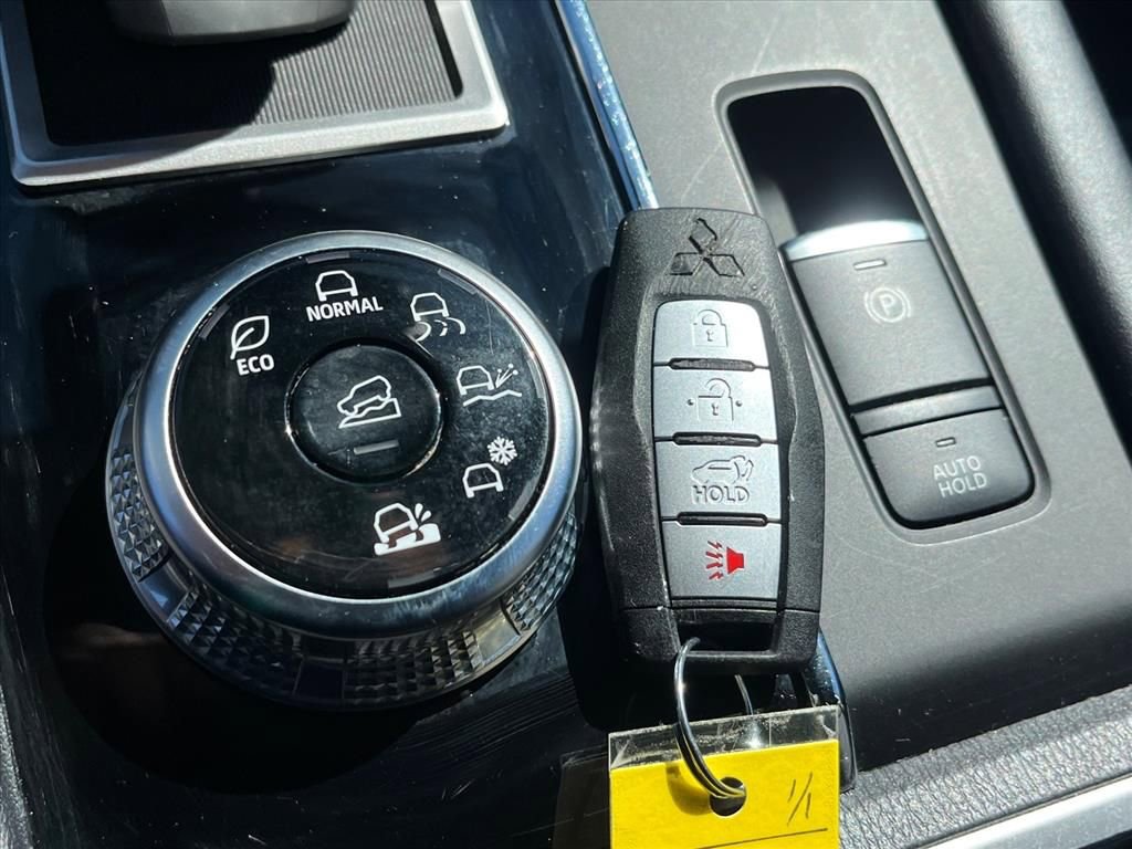 Used 2024 Mitsubishi Outlander SE image 22