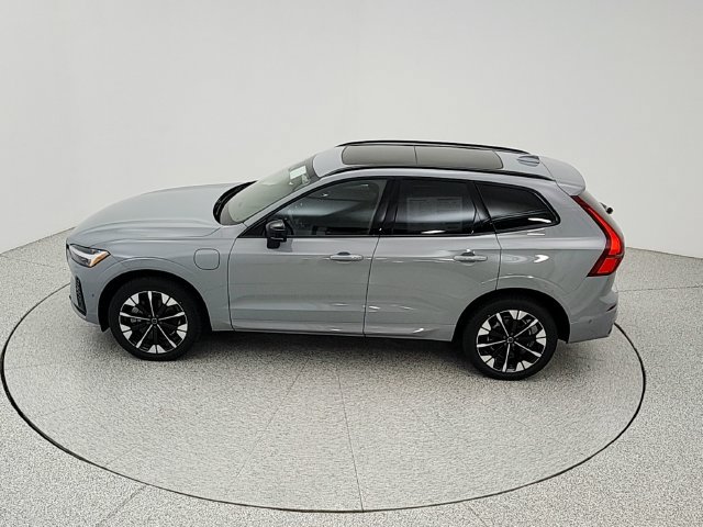 New 2026 Volvo XC60 T8 Plus w/ Protection Package Premier AWD/4WD image 38