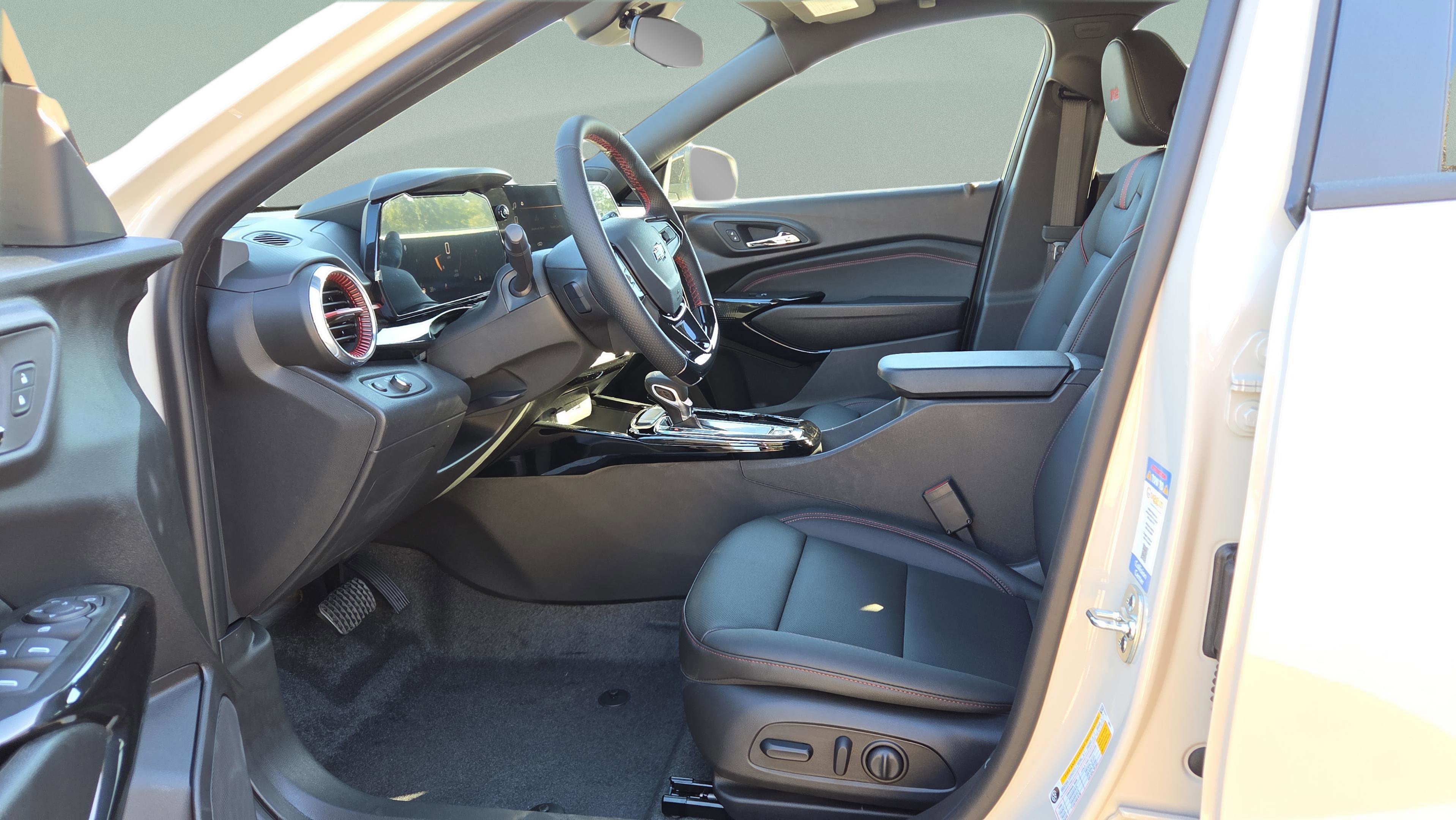 New 2026 Chevrolet Trax RS w/ Driver Confidence Package image 30