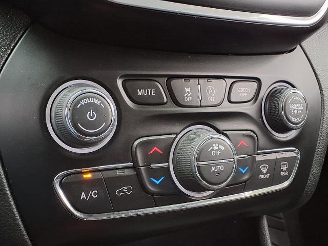 Used 2019 Jeep Cherokee Latitude Plus w/ Comfort/Convenience Group FWD image 7