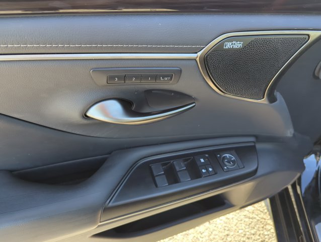 Used 2019 Lexus ES 350 w/ Luxury Package image 11