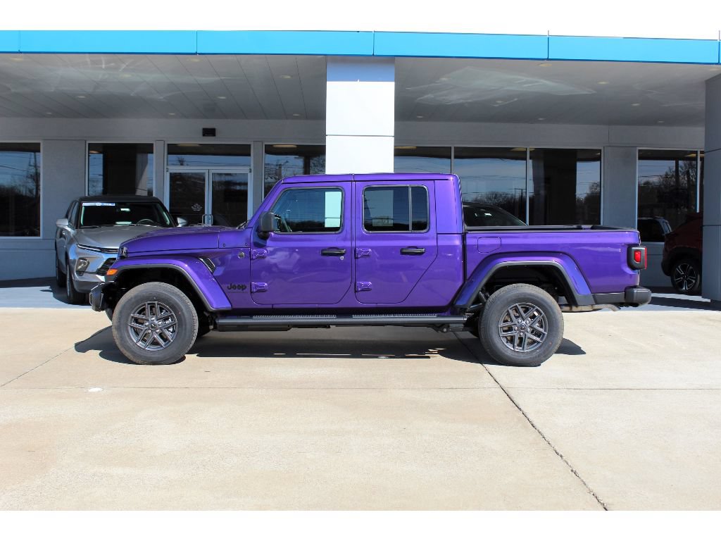 New 2026 Jeep Gladiator Sport AWD/4WD image 2