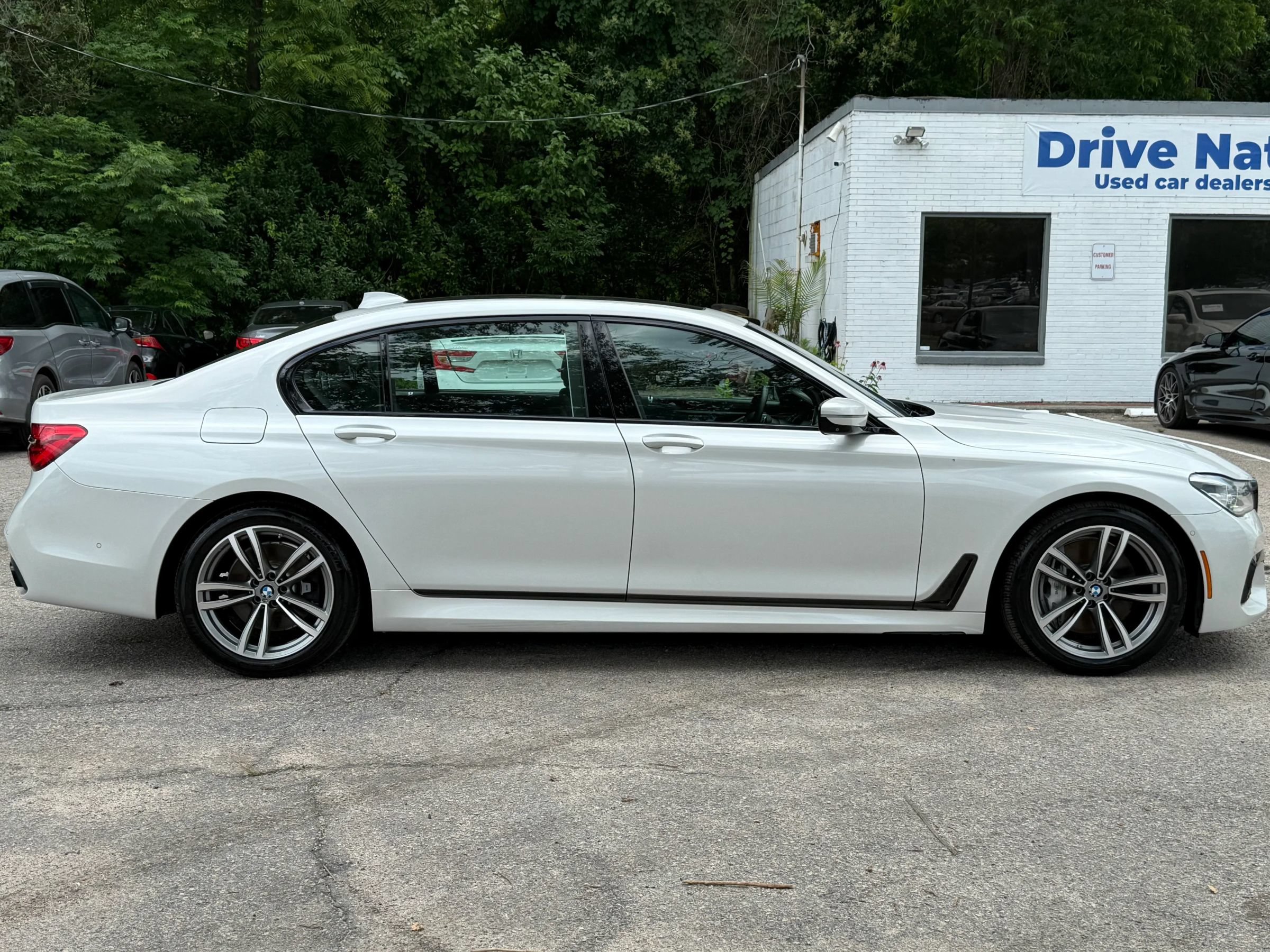 Used 2017 BMW 750i RWD image 4